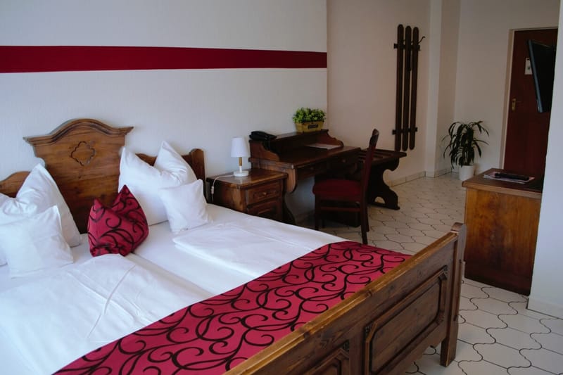 Doppelzimmer · Superior · Eigenes Badezimmer · Strassenblick